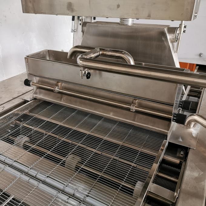 Ligne complètement automatique chocolat d'enrobeuse de bonbons au chocolat enrobant la machine avec le tunnel de refroidissement