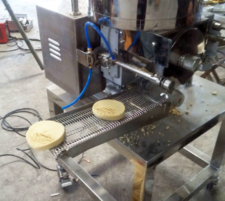 Petit hamburger commercial de Patty Machine Chicken 2100PCS/H d'hamburger faisant la machine